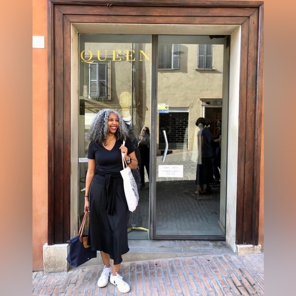 Meet your Posh Ambassador, Kaye! 👑 - Picture 3 of 3